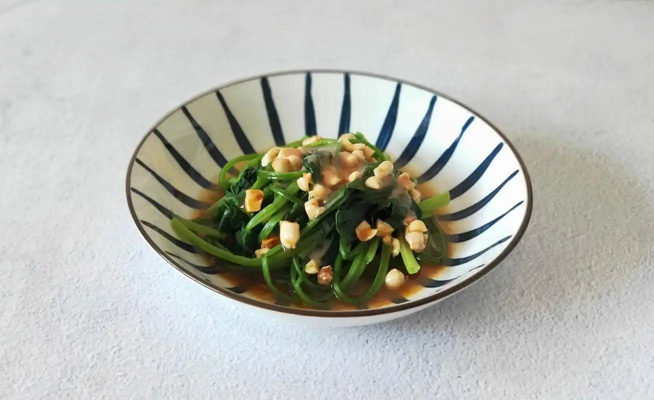 菠菜拌麻酱