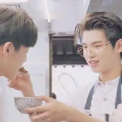 黄明昊坤cp头像