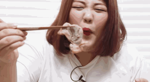 没有高颜值和优雅吃相,这个大口吃肉的韩国吃播妹子