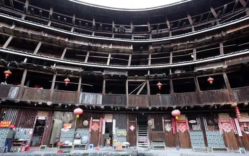 福建漳州裕昌楼,东歪西斜屹立几百年不倒,号称"中华第一奇楼"