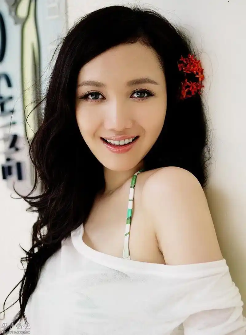 韩雯雯:妍姿妖艳,桃腮杏面