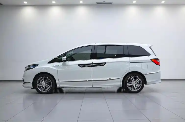 本田艾力绅2019款20l自动7座至尊版国Ⅵ