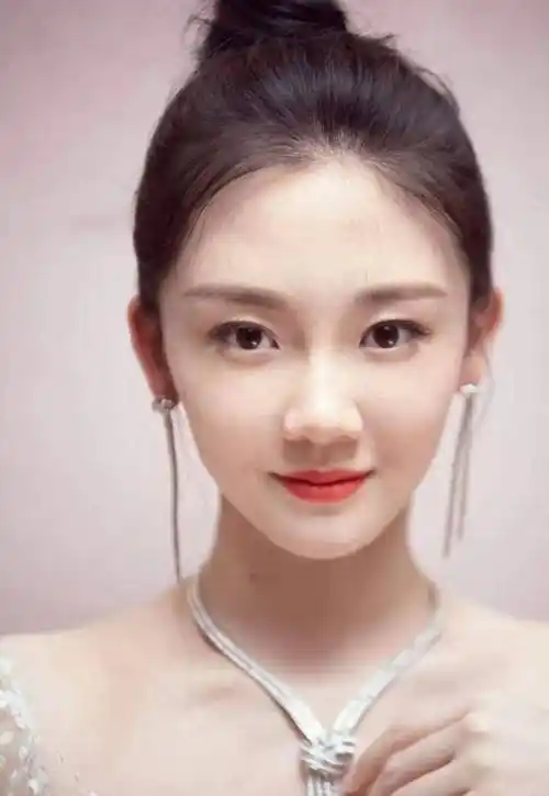 鼻子塌也很美,我只服这4位女星!没有"名品美鼻",也是大美女