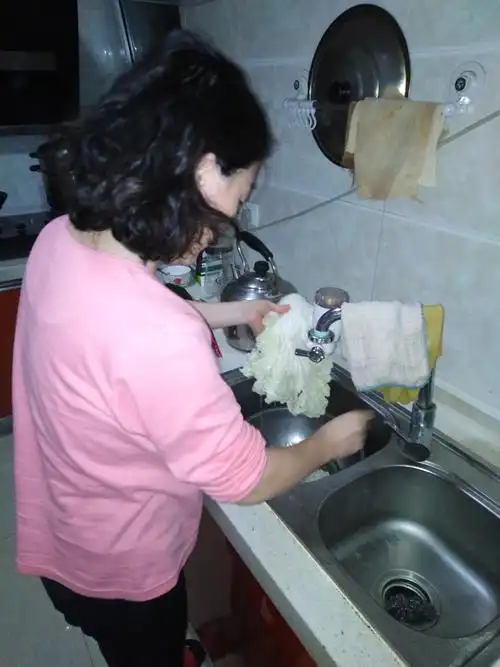 父母忙碌的身影