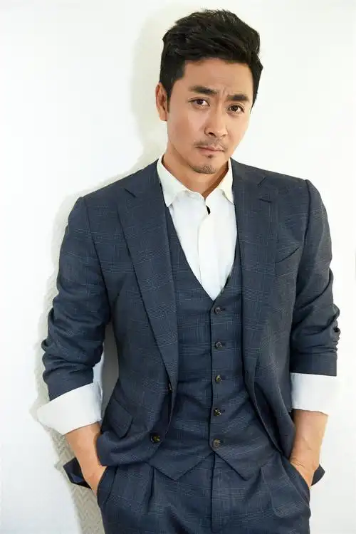 黄俊鹏最新写真曝光冷峻从容霸气十足