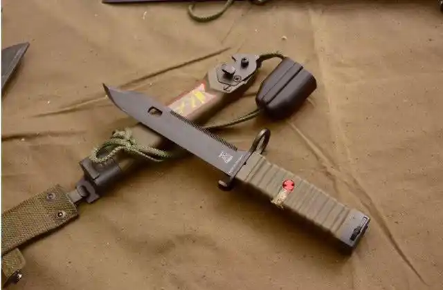 最毒军刀第2德国造能轻松取下鳄鱼头第3比三棱军刺还凶悍