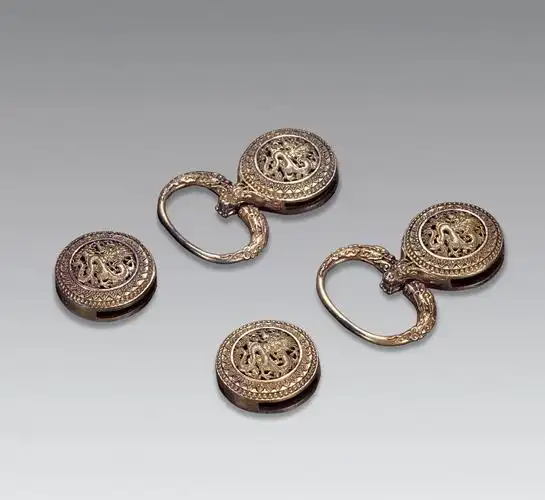 清 铜鎏金镂雕龙纹带扣