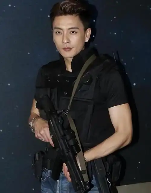 为人正直帅气的港星黄宗泽娱乐圈里的一股大清流