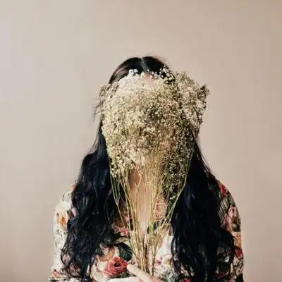 捧花满天星女生头像