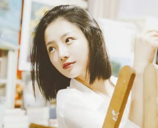 女生黑色齐肩直发发型图片 迷人齐肩直发原来这样扎(2)