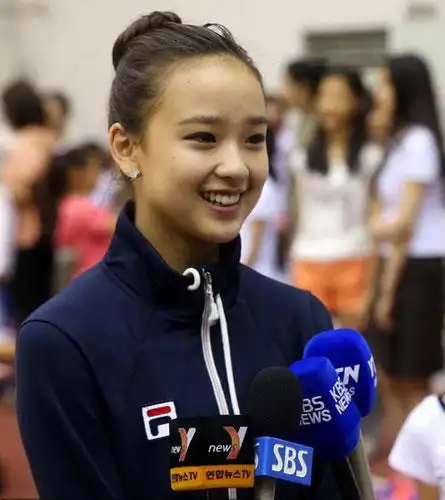 艺体萝莉孙妍在大秀萌照