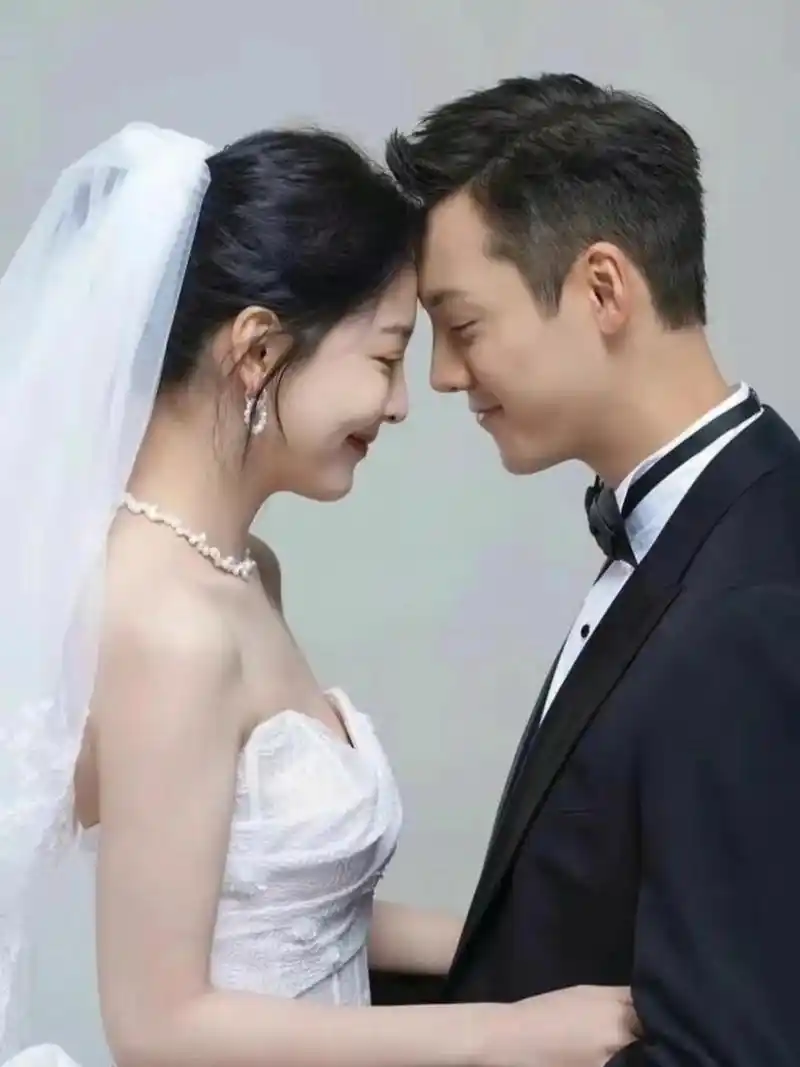 近日,陈伟霆和章若楠主演的电视剧《照亮你》正在热播,引起了广大