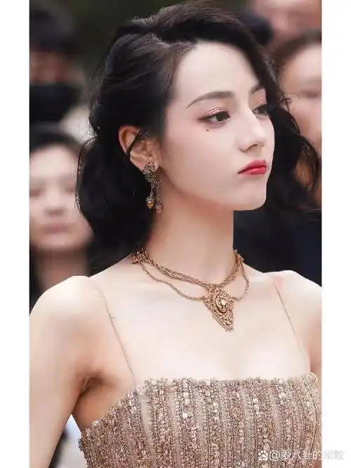 迪丽热巴绝美照片