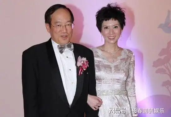 女星去世9年,痴情老公年年登报悼念:仍然怀念永远爱你|罗慧娟|周星驰