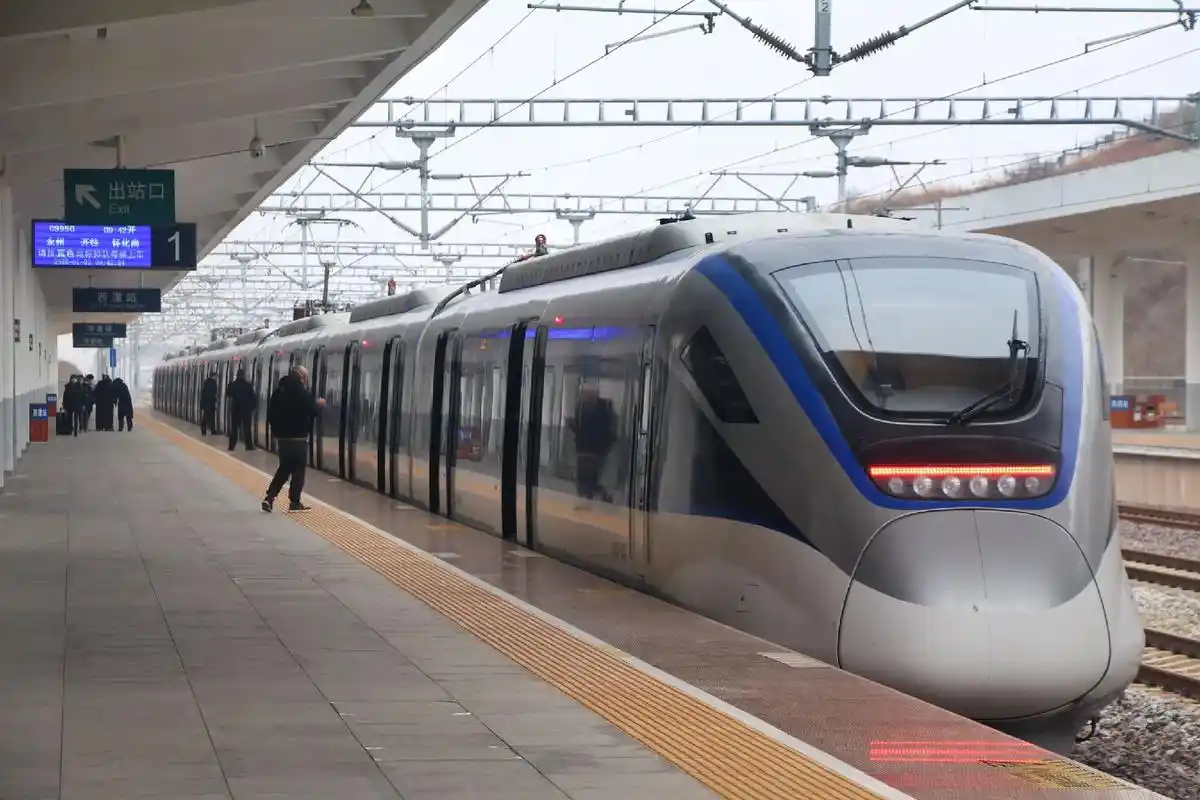 怀邵衡铁路上的crh6f#铁路摄影 #和谐号 #城际 #cr - 抖音