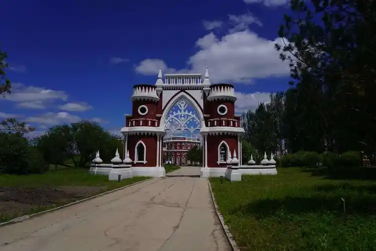 察里津诺城堡大门.