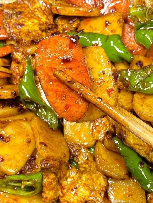 在家复刻路边摊小吃,鸡蛋火腿炒年糕,软糯q弹,香辣入味