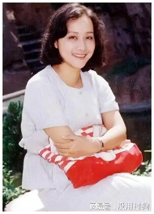 坎坷女星黄梅莹:老公也是著名演员,戏外学做好妈妈