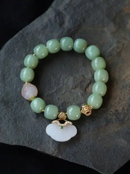 精致大气天然和田玉晴水料手链