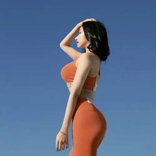 韩国e罩杯健身网红芙蓉出水背身材性感撩人s型身材迷人