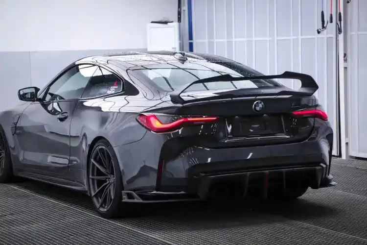 宝马m4新4系全新干碳尾翼