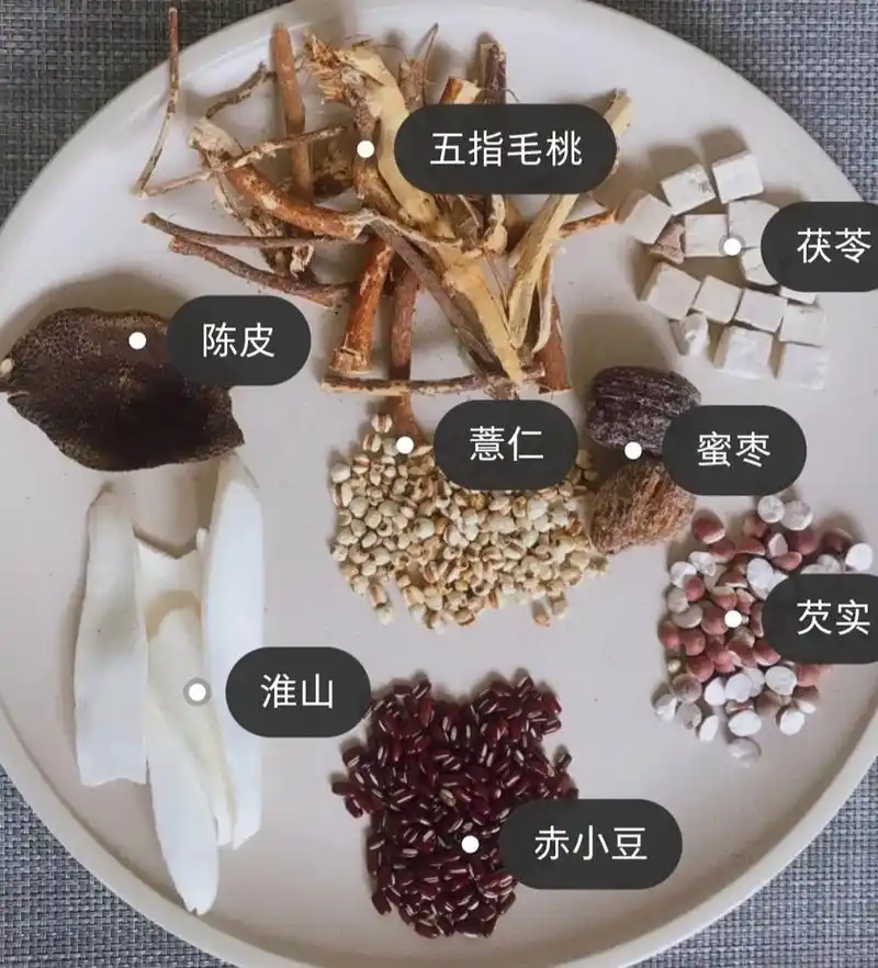 药食同源之五指毛桃 五指毛桃功效与作用 五指毛桃广泛分布于粤西地区