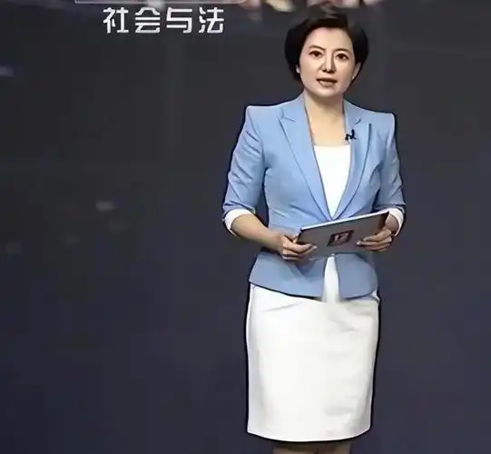 央视的桑晨,路晨和杨晨三位美女主持人,丝袜美腿,性感迷人