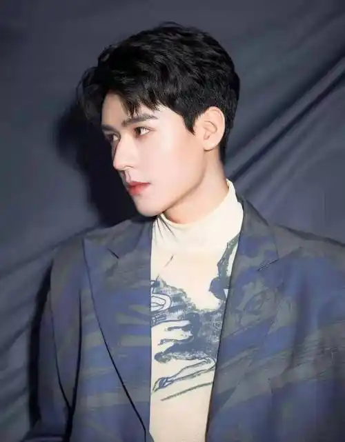 明星正脸侧脸大pk:朱一龙肖战堪称完美,颜值还得看这几位_感觉_龚俊