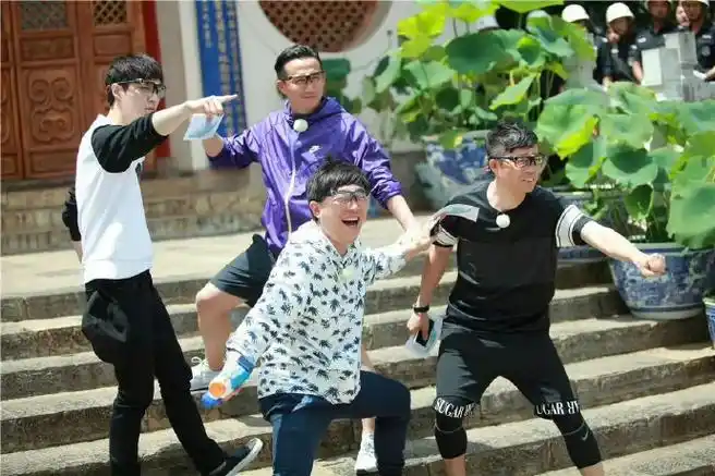 黄磊新综艺拟邀张艺兴黄渤王迅##极限男人帮或将重聚黄磊新综艺