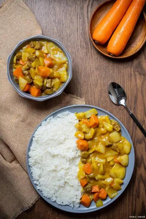 不知道吃什么,就做咖喱饭吧,味道浓郁开胃,食物丰富营养全!