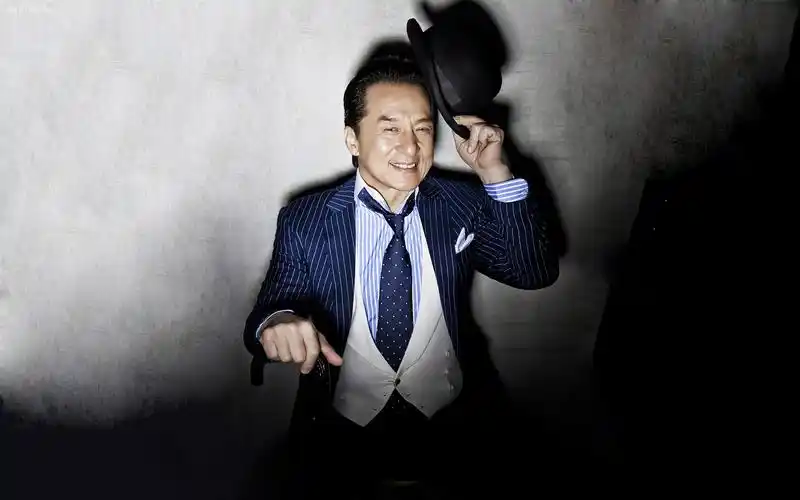 人民网为成龙打call56年如一日但一儿一女却遭网友吐槽