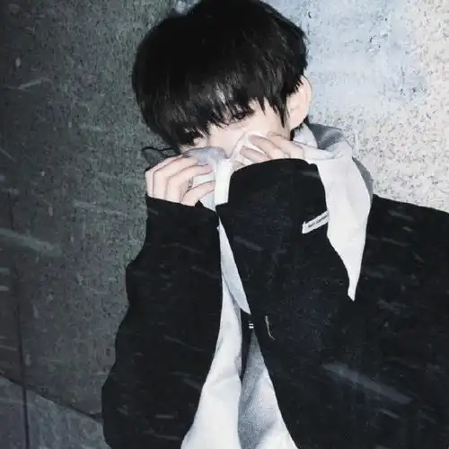 活的认真,笑的放肆一些网图男头自拍超话男生头像超话#男生头像##男头