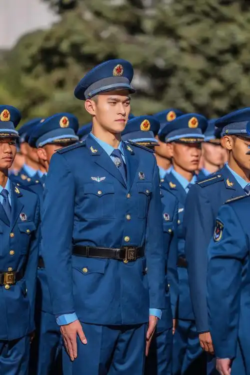 大白杨终于和新兵们一同进入了空军飞行员招飞的环节,开始经历重重