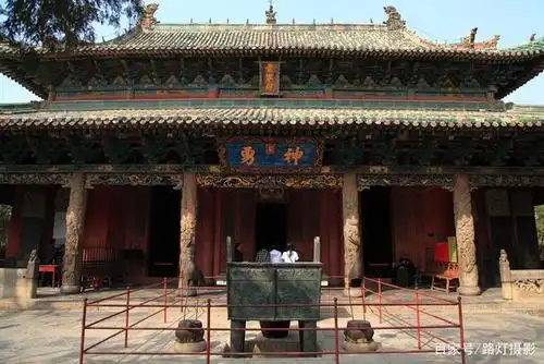 中国规模最大武庙,被誉为"关庙之祖",楼内藻井结构世界一绝