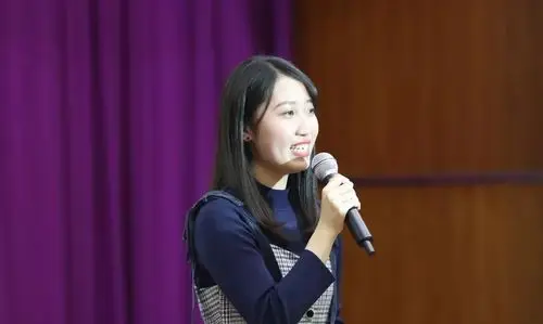 主持人大赛决赛落幕今来犹在花筵散月满秋天一半空