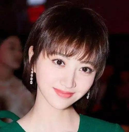 脸型不同特点不同,鹅蛋脸惊艳动人,圆脸肉嘟嘟很可爱