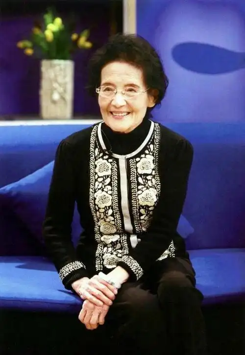 当时,魏松与妻子两地分居,生活中面临各种困难,他想调往上海,却找不到