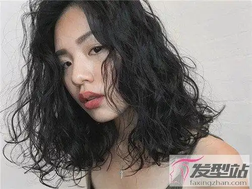 螺旋烫满头小卷发型 超火发型个性洋气