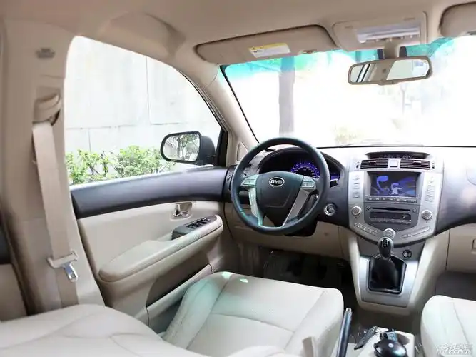 比亚迪s6内饰图片