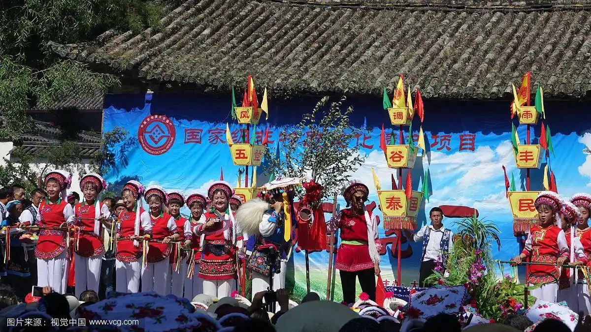 云南大理白族盛大的节日"绕三灵"