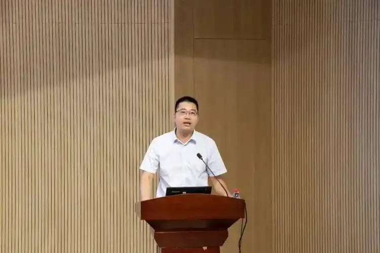 虹桥中学党总支书记,校长倪宗勇-01