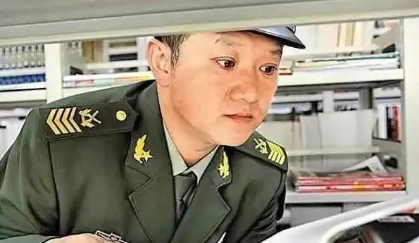 还要复杂且不容易搞清楚,称谓由低至高为下士,中士,上士,四级军士长