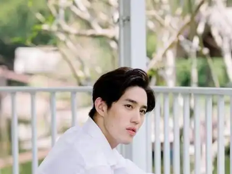 泰星bk当选泰国kcl最年轻的视帝,为pp代领最受欢迎男演员奖项