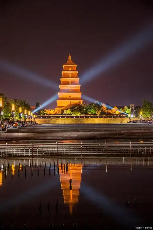 大雁塔是西安的著名景点,它位于陕西省西安市南郊的大慈恩寺内,是中国