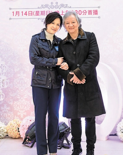 陈慧珊(左)和丈夫钟家鸿难得合照,她表示夫妻关系一直很好