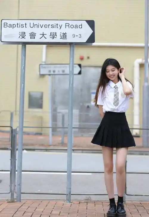 校花美女黑色百褶裙大长腿写真_百褶裙_校花_写真