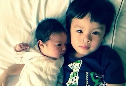 星二代雨后春笋般出现 他们是这样报喜的