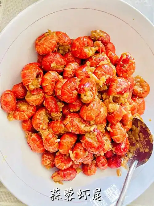 蒜蓉虾尾0290食材准备:虾尾,大蒜,葱,啤酒02详细做法:11566