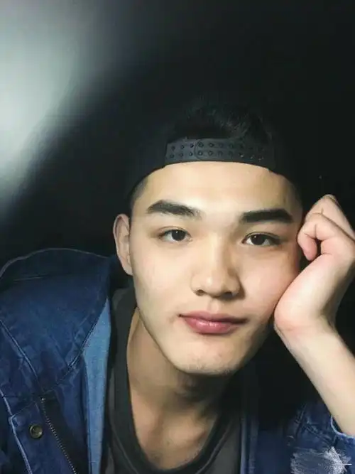 男生应该怎么自拍