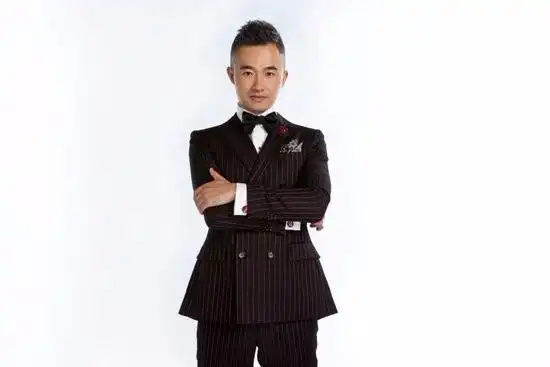 大家觉得东方卫视的主持人程雷,做评委合适吗?